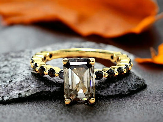 Emerald Diamond Ring in Solid Gold – Timeless Engagement Ring, Modern Minimal Bridal Jewellery