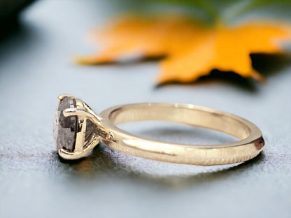 Round Cut Diamond Engagement Ring with a Modern Classic Look