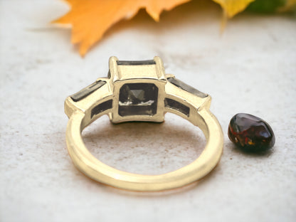 Princess Cut Diamond Ring – Classic Square Engagement Ring in Solid Gold