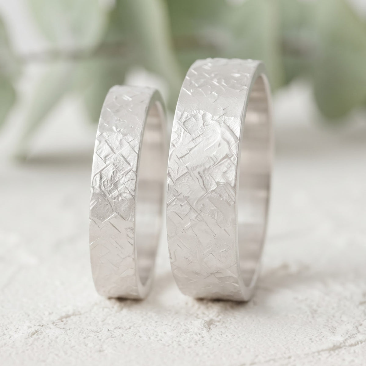 Rustic Hammered Wedding Ring Set