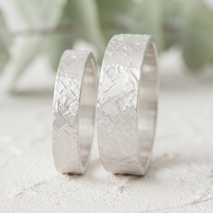Rustic Hammered Wedding Ring Set
