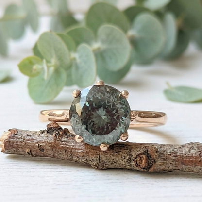 Portuguese Diamond Ring with Intricate Gold Filigree Design