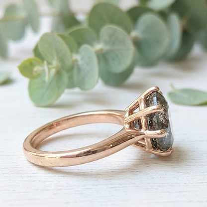 Portuguese Diamond Ring with Intricate Gold Filigree Design