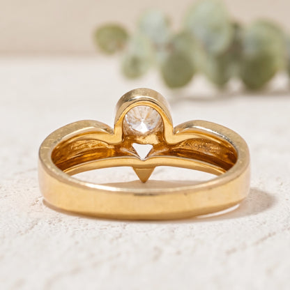 Round Diamond Chevron Design Ring
