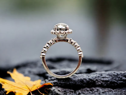 Jubili Round Diamond Ring – Classic Brilliant Cut Engagement Ring in Fine Gold