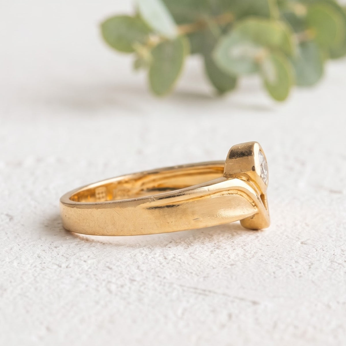 Round Diamond Chevron Design Ring