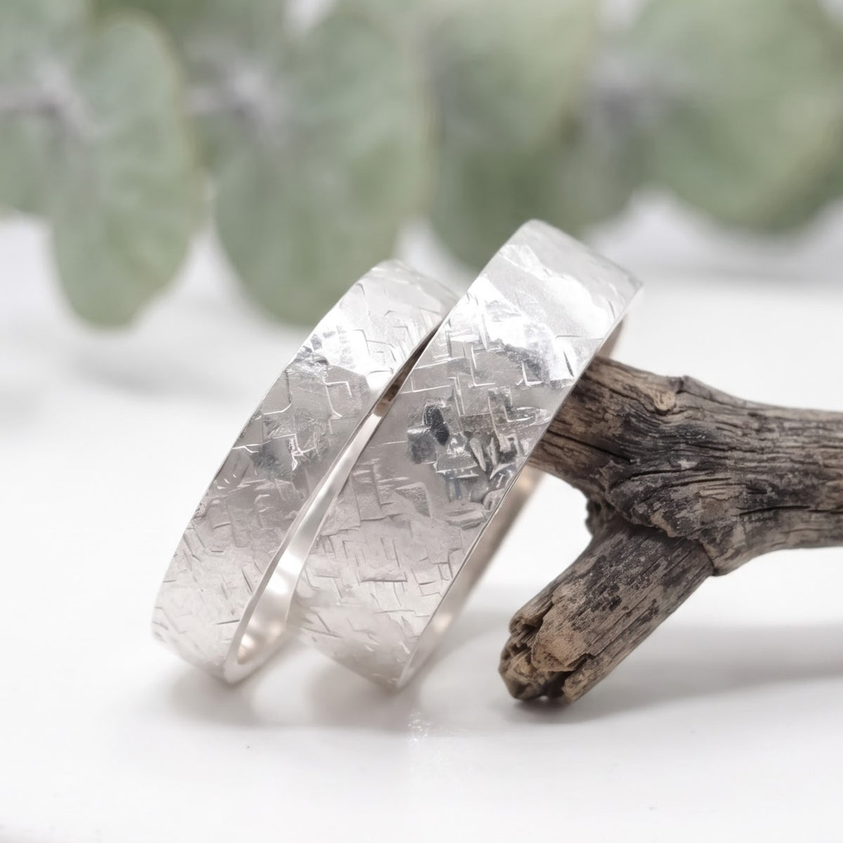 Rustic Hammered Wedding Ring Set