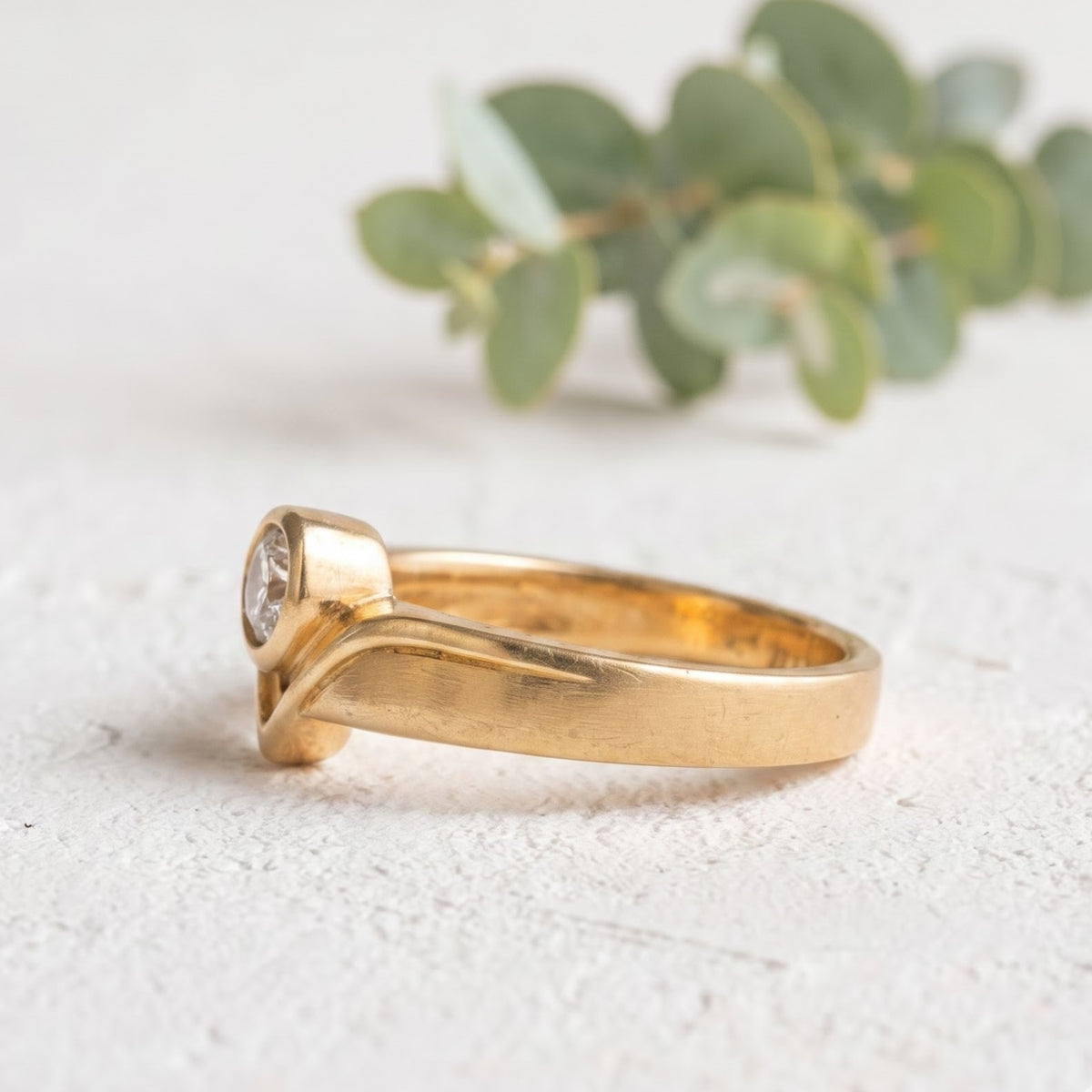 Round Diamond Chevron Design Ring