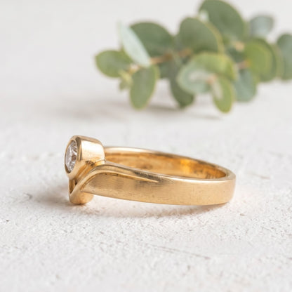 Round Diamond Chevron Design Ring